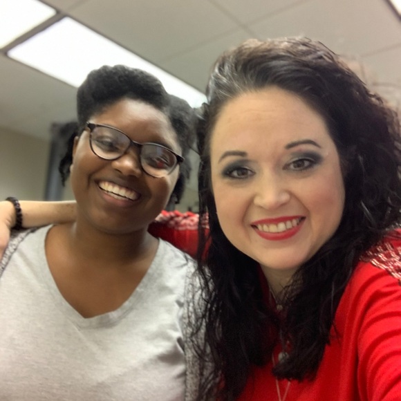 Meet your Posher, Danielle - Picture 9 of 13